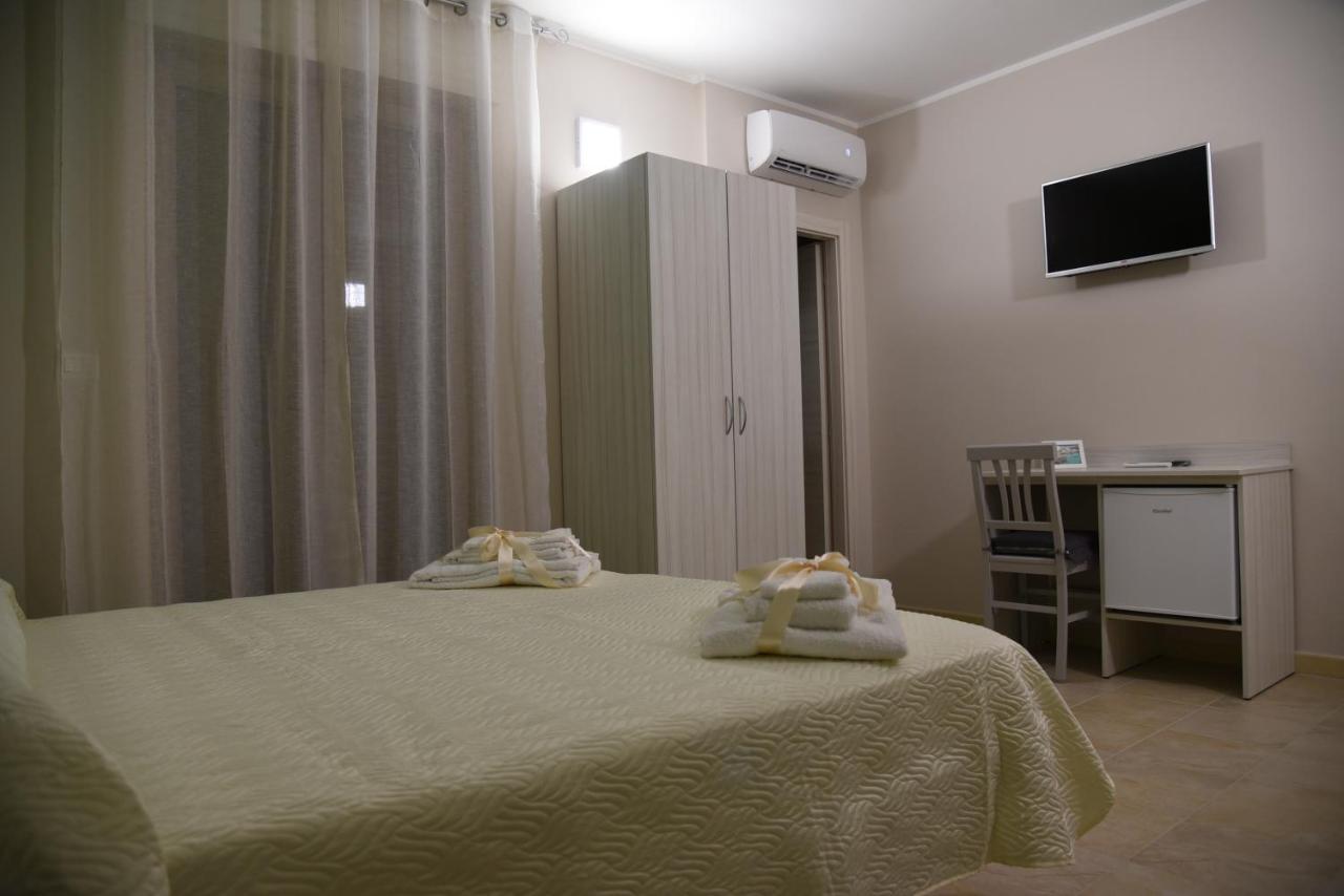 Trepuzzi B&B La Graticola Ristorante Pizzeria المظهر الخارجي الصورة